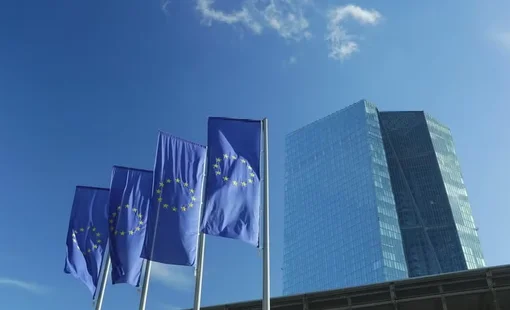 Quan chức ECB cảnh báo khả năng sớm điều chỉnh lãi suất