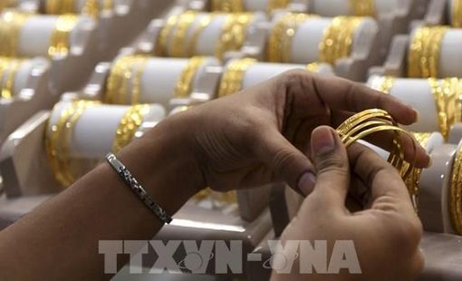 Ấn Độ tăng gấp đôi thuế nhập khẩu vàng và bạc