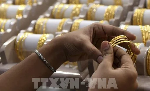 Ấn Độ tăng gấp đôi thuế nhập khẩu vàng và bạc