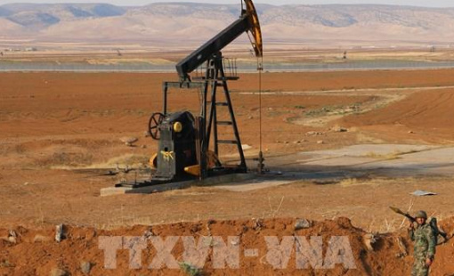 Giá dầu thế giới sụt giảm do lo ngại Mỹ có thể tiếp tục tăng lãi suất