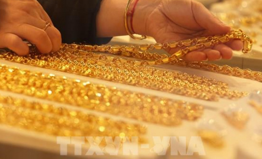 Giá vàng chạm đáy một tuần khi lo ngại lạm phát đẩy lãi suất lên cao