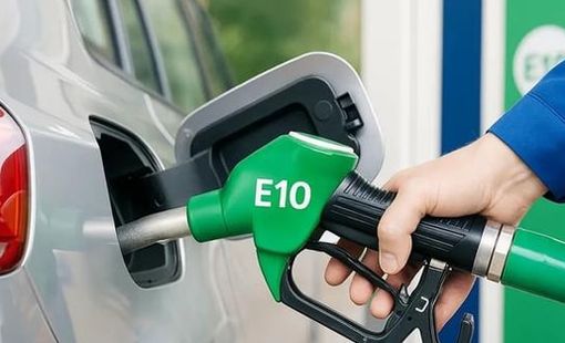 Xe đang đổ RON95, chuyển sang xăng E10 cần lưu ý điều gì?