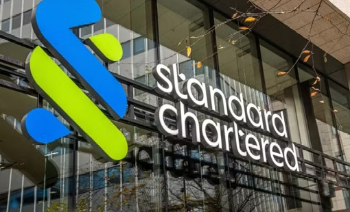 Standard Chartered sa thải hàng nghìn nhân sự vì AI
