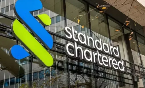 Standard Chartered sa thải hàng nghìn nhân sự vì AI