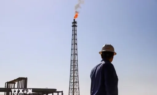 Giá dầu Brent tăng 2% sau các cuộc không kích của Mỹ vào Iran