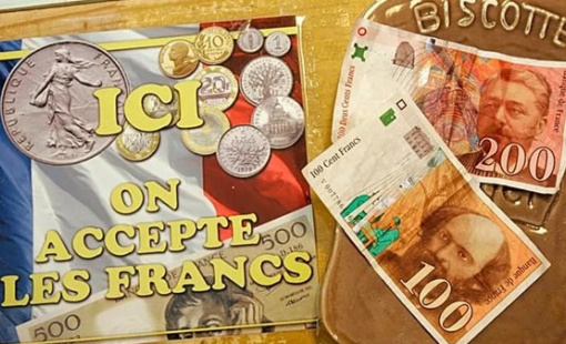 Pháp phát hành đồng xu vàng tích hợp số