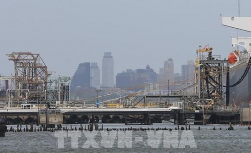 Giá dầu tăng vọt sau khi Iran tấn công đáp trả Mỹ
