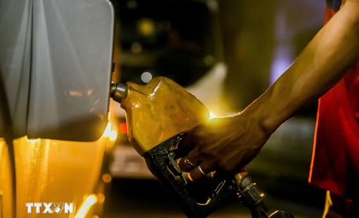 Giá dầu bật tăng sau đợt không kích mới của Mỹ