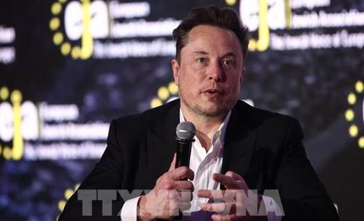 Tesla bắt tay Intel sản xuất chip AI, mở ra cuộc đua đầu tư nghìn tỷ USD