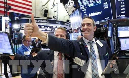 Phố Wall đi lên, S&P 500 và Nasdaq đóng cửa ở mức cao kỷ lục