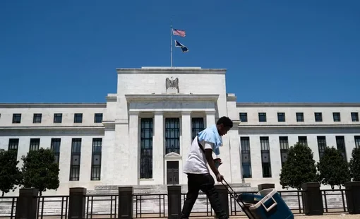 Fed cảnh báo về khả năng tăng lãi suất do AI thúc đẩy tăng trưởng nóng