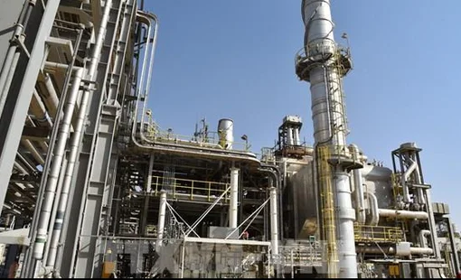 Các công ty giao dịch dầu khí “bội thu” khi eo biển Hormuz bị phong tỏa