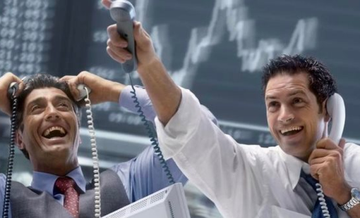 Một thế lực "tung" gần 300 tỷ đồng gom cổ phiếu Việt Nam phiên cuối tuần