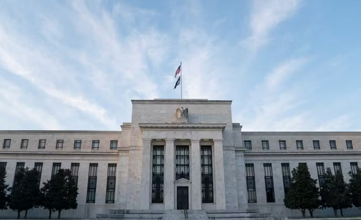 Fed giữ nguyên lãi suất đối mặt lạm phát và chi phí sinh hoạt