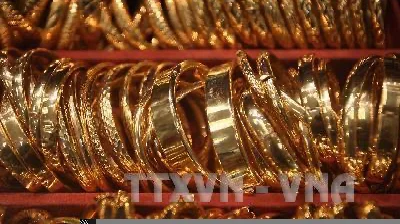 Chờ quyết sách đầu tiên của tân Chủ tịch Fed, giá vàng neo gần mức đỉnh một tuần