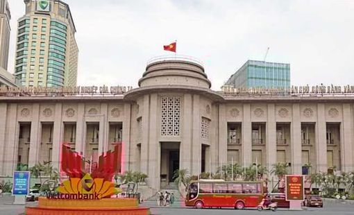 Các ngân hàng vay nhau qua đêm tới 11%/năm, Ngân hàng Nhà nước bơm mạnh VND