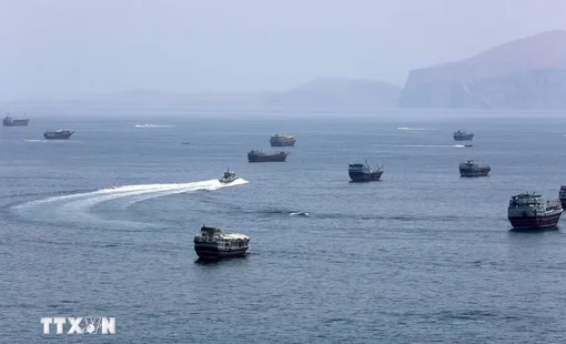 Dòng chảy dầu qua Hormuz dần phục hồi, thị trường đối mặt nguy cơ dư cung