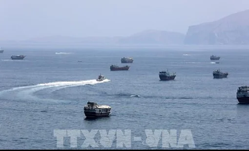 Eo biển Hormuz nhộn nhịp trở lại