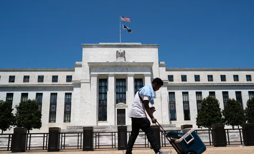 Giá dầu giảm có thể buộc Fed tiếp tục thắt chặt chính sách tiền tệ