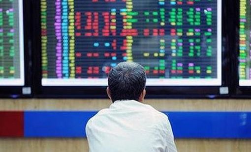 Hiện tượng trái chiều đang diễn ra trên thị trường chứng khoán, chuyên gia nói gì?