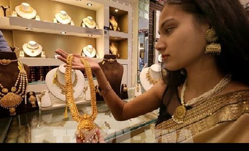 Giá vàng hướng tới tháng giảm thứ tư liên tiếp