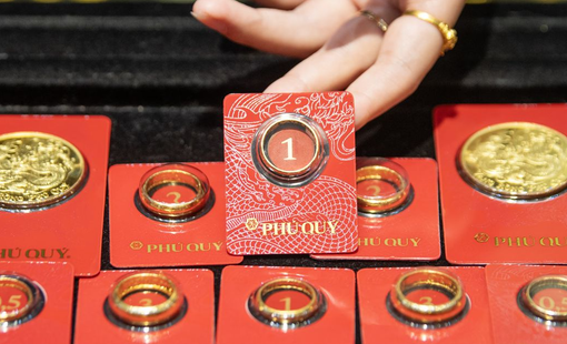Giá vàng “thủng” mốc 4.000 USD/ounce ngày cuối tháng