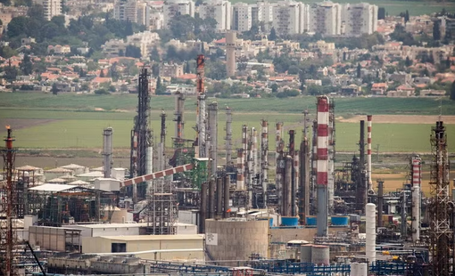 Giá dầu thế giới tăng 3% sau vụ tấn công tên lửa của Iran vào Israel