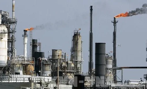Giá dầu thế giới duy trì gần mức cao nhất 1 tháng do căng thẳng Mỹ-Iran