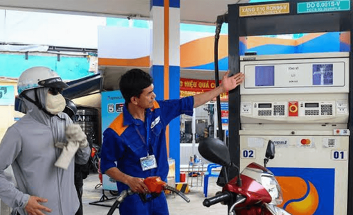 Đề xuất cho doanh nghiệp tự quyết giá xăng dầu