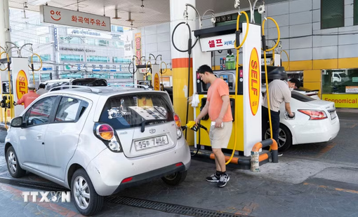 Giá dầu tăng mạnh sau các cuộc tấn công của Houthi
