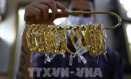 Giá vàng giảm trước khi Fed nhóm họp
