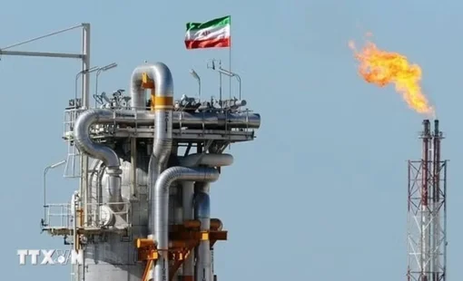 Giá dầu thô lao dốc 5% nhờ tín hiệu Mỹ-Iran tạm ngừng giao tranh