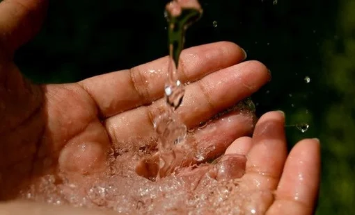 Một công ty niêm yết chốt ngày trả cổ tức tiền mặt 30%, cổ phiếu thuộc diện cảnh báo