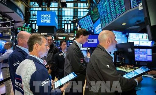S&P 500 và Dow Jones giảm điểm sau quyết định của Fed