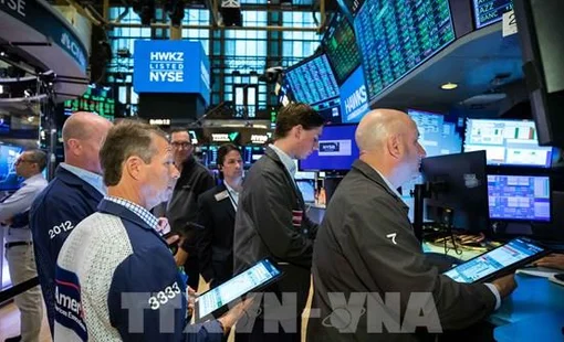 S&P 500 và Dow Jones giảm điểm sau quyết định của Fed