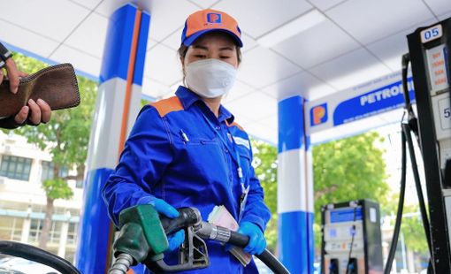 Bộ Công Thương: Không để lợi dụng giá xăng dầu giảm để "neo" giá hàng hóa bất hợp lý