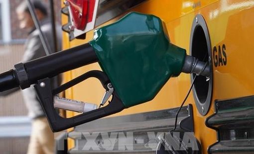 Giá dầu thô tại châu Á chịu áp lực giảm do lo ngại dư cung
