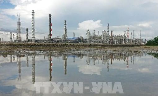 Giá dầu giảm hơn 1% sau khi OPEC+ nhất trí tăng sản lượng