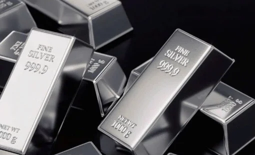 Một thế lực bất ngờ "gom" gần 90 tấn bạc trong một ngày