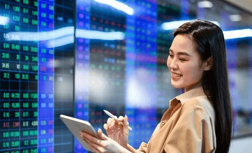 Hai cổ phiếu bất ngờ được tự doanh CTCK "gom" hàng trăm tỷ trong phiên đầu tuần