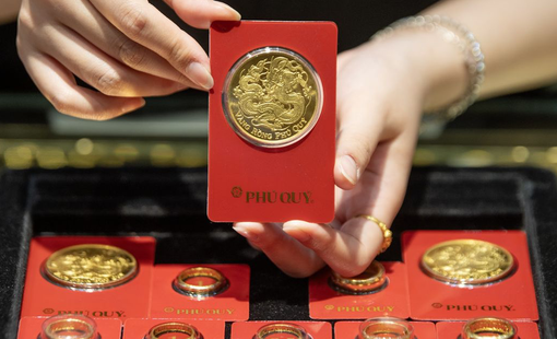 Giá vàng bật tăng, thế giới vượt 4.400 USD/ounce