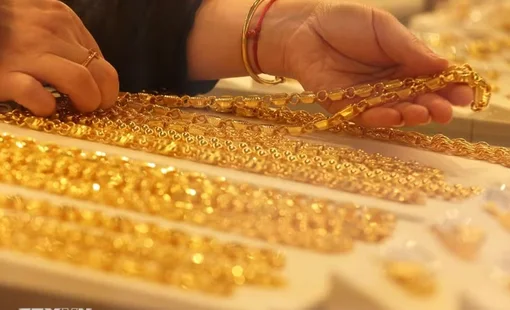 Giá vàng giảm nhẹ sau khi chạm mức cao nhất trong hơn 2 tháng
