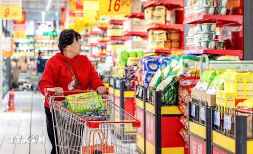 Trung Quốc: Doanh số bán lẻ và sản lượng công nghiệp cùng giảm tốc