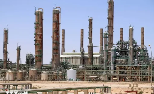 Giá dầu thô leo đỉnh ba tuần khi hy vọng đàm phán Mỹ-Iran mờ nhạt