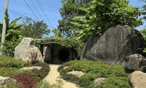 Nhà trong hang của ông Đặng Lê Nguyên Vũ