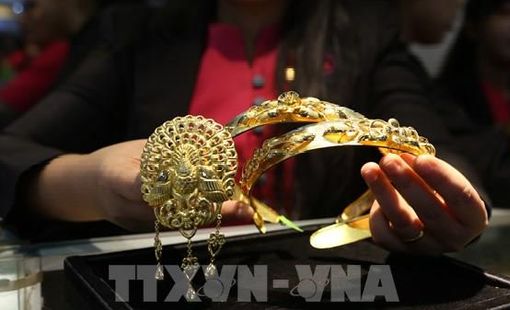 Giá vàng nhích nhẹ khi thị trường chờ phát biểu của Chủ tịch Fed