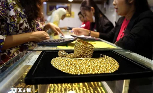 Giá vàng giảm mạnh do lo ngại lãi suất tăng từ Fed
