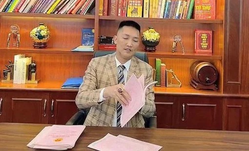 Bất ngờ: Huấn Hoa Hồng từng là Chủ tịch công ty bất động sản với slogan nổi tiếng “có làm thì mới có ăn”