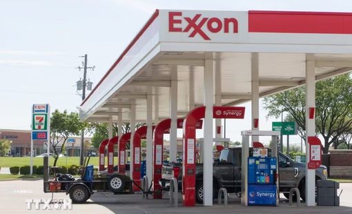 Giá dầu diesel tại Mỹ lần đầu vượt 6 USD/gallon