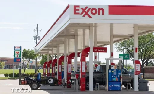 Giá dầu diesel tại Mỹ lần đầu vượt 6 USD/gallon